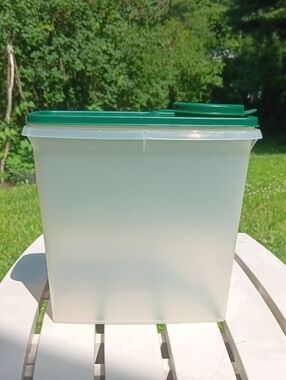 Tupperware 8.5" Cereal Dry Goods Container With Hunter Green Snap-On Hinged Lid